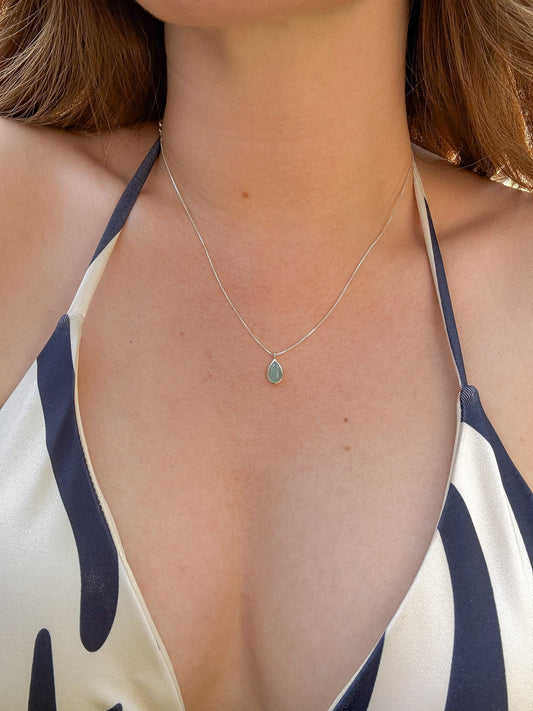 Collar de plata con piedra calcedonia