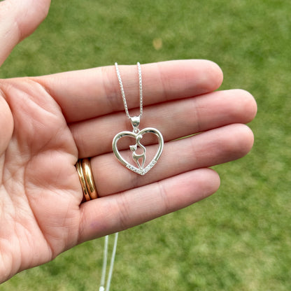 Collar gatito en un corazón