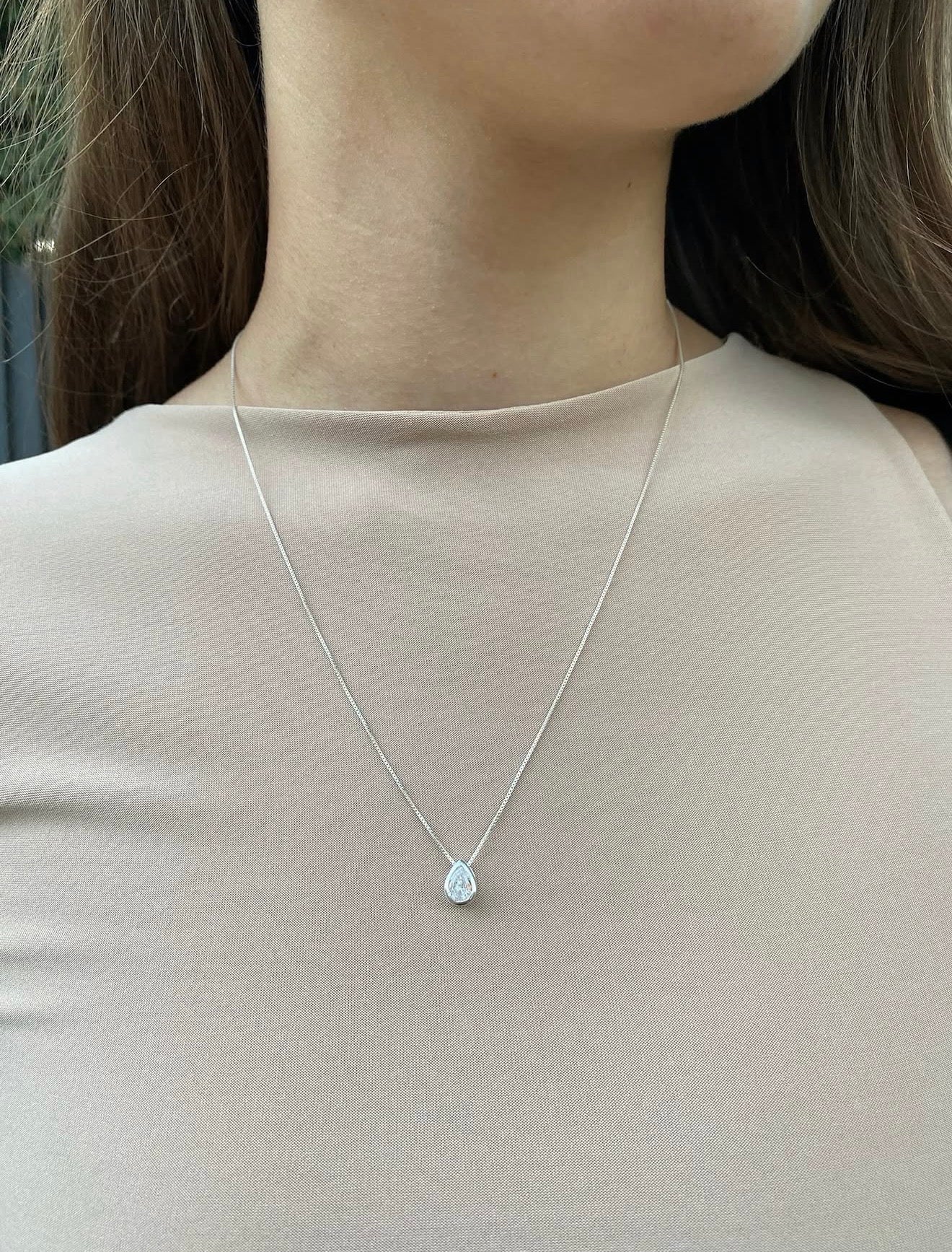 Punto de luz de plata modelo gota