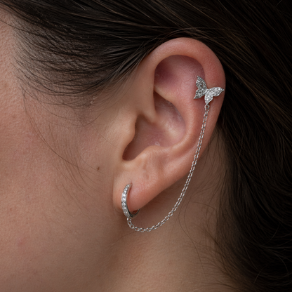 Argollas plata modelo cadena con mariposa