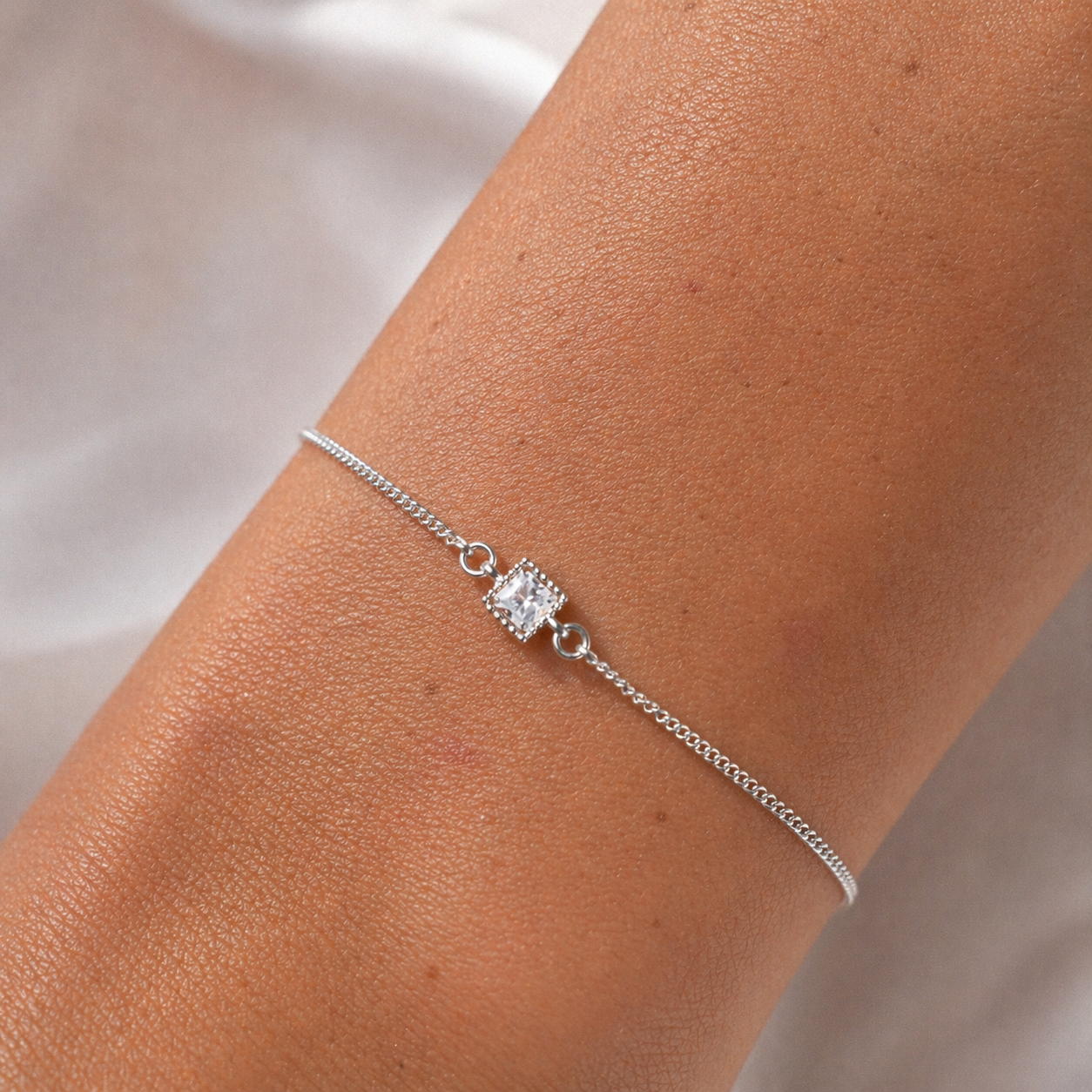 Pulsera circón cuadrado