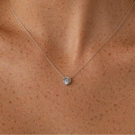 Punto de luz de plata modelo corazon
